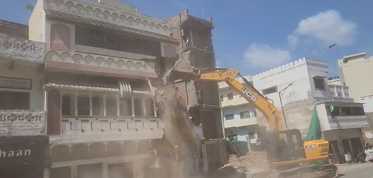 वाराणसी में पूर्व ओलंपियन मोहम्मद शाहिद के घर पर चला बुलडोजर, अजय राय बोले- महान हस्तियों का अपमान कर रही BJP सरकार