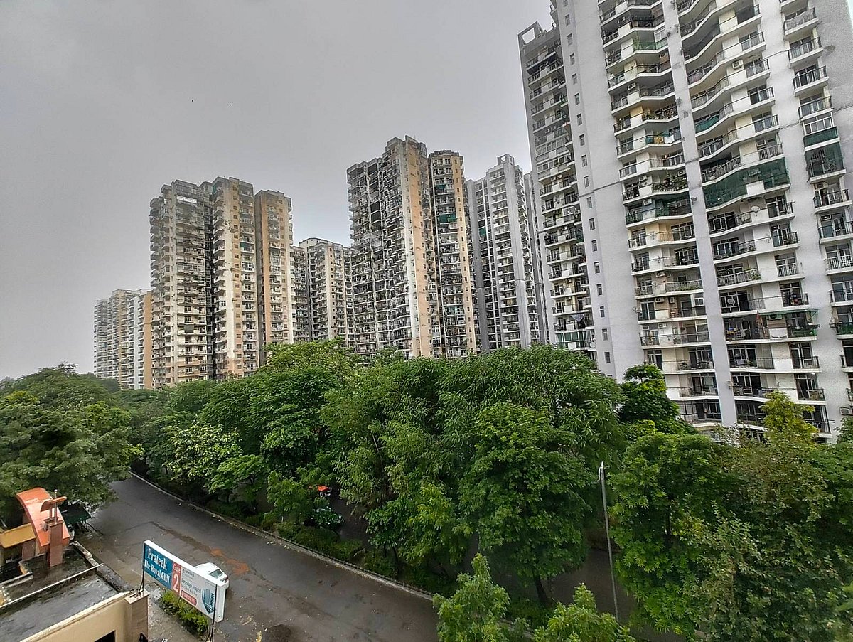 दिल्ली-एनसीआर में बदला मौसम का मिजाज, गाजियाबाद में झमाझम बारिश