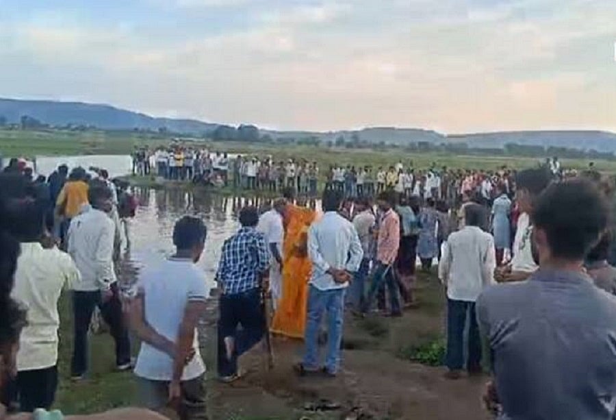 मूर्ति विसर्जन के दैरान बड़ा हादसा, आगरा में 11 लोग डूबे, MP के खंडवा में 10 लोगों की मौत, उज्जैन में दो की गई जान