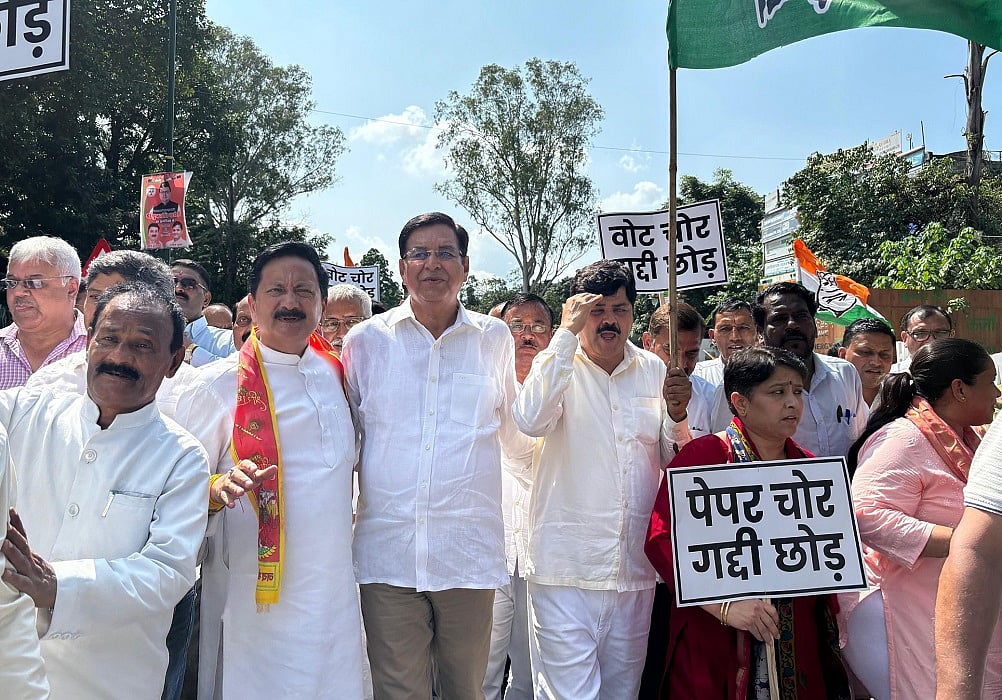 उत्तराखंडः पेपर लीक के खिलाफ कांग्रेस का जोरदार प्रदर्शन, सीएम आवास घेरने की कोशिश की, कई नेताओं ने दी गिरफ्तारी