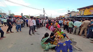 UP: आगरा में दुर्गा प्रतिमा विसर्जन के दौरान बड़ा हादसा, उटंगन नदी में डूबे 13 युवक, 3 शव बरामद, 9 की तलाश जारी