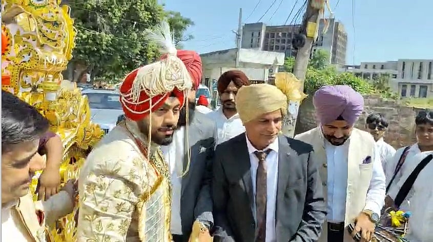  बेहद धूमधाम से हुई क्रिकेटर अभिषेक शर्मा की बहन की शादी, लुधियाना से बारात लेकर पहुंचे लविश ओबराय, देखें वीडियो