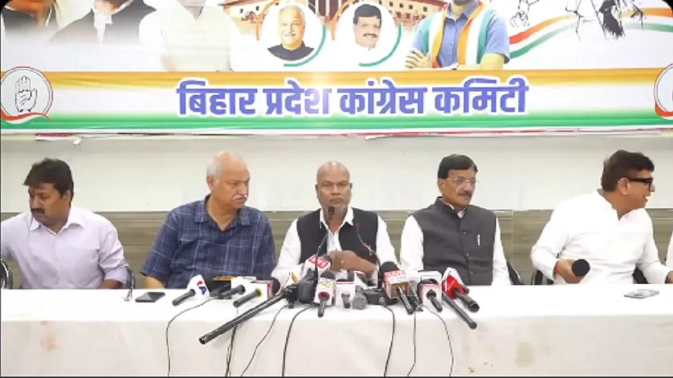 बिहार कांग्रेस ने चुनाव आयोग के सामने रखी पांच मांगें, SIR पर उठाए सवाल, घुसपैठियों की मांगी जानकारी
