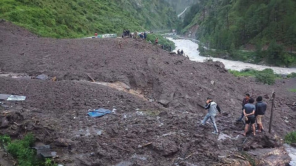 नेपाल में बरपा कुदरत का कहर, भारी बारिश के बाद भूस्खलन में 14 लोगों की मौत, कई इलाकों से टूटा संपर्क