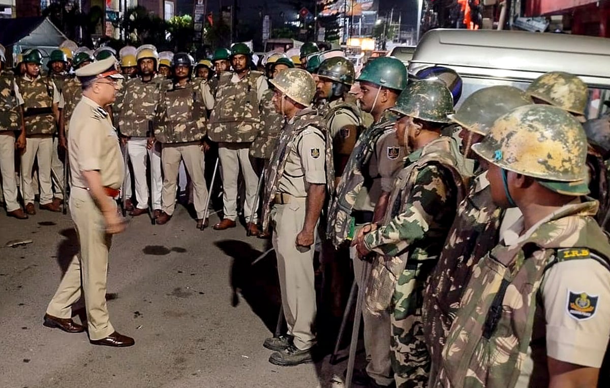 Odisha: हिंसा प्रभावित कटक में तनाव, 12 घंटे के बंद के बीच भारी सुरक्षा तैनात, कई इलाकों में कर्फ्यू जारी