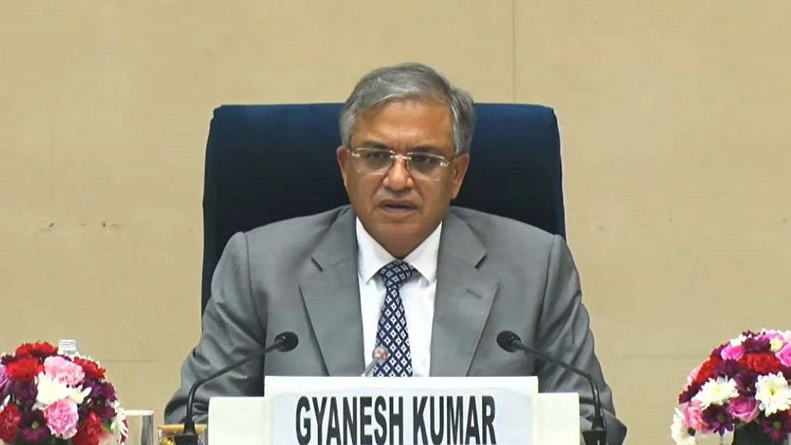 बिहार में दो चरण में होगा चुनाव, 6 और 11 नवंबर को डाले जाएंगे वोट, 14 नवंबर को मतगणना के बाद नतीजों का ऐलान