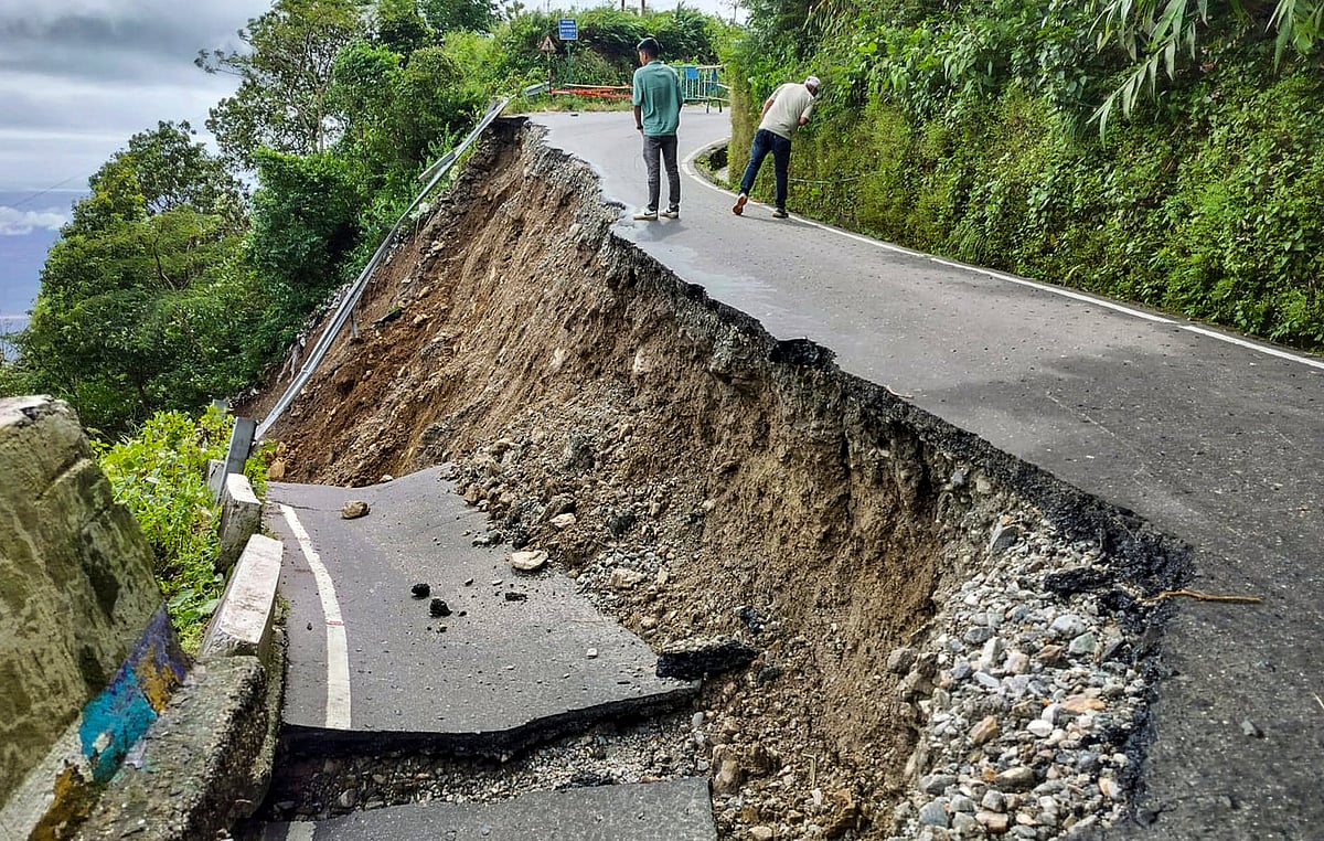 दार्जिलिंग पहाड़ियों में बारिश से आए भूस्खलन से भारी तबाही, 23 लोगों की दर्दनाक मौत, दौरा करेंगी ममता