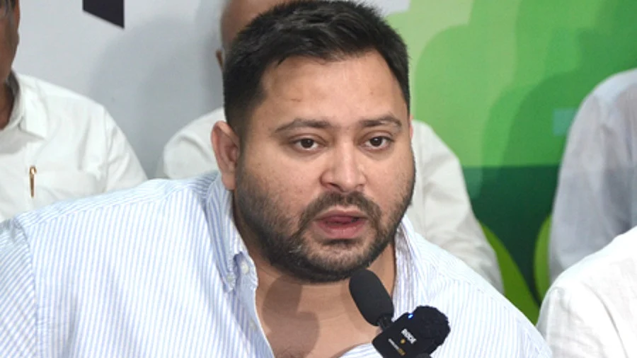 तेजस्वी का हर परिवार के एक सदस्य को सरकारी नौकरी देने का वादा