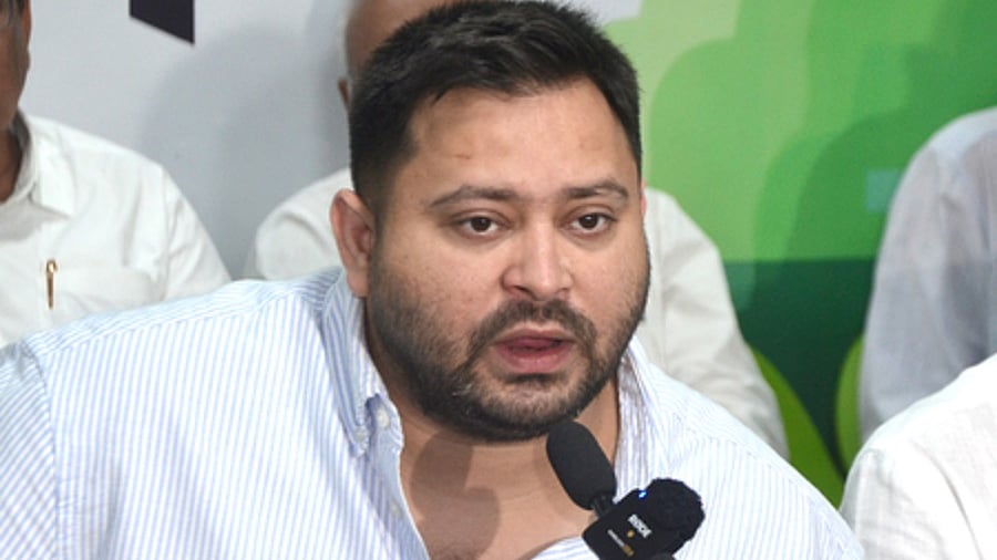 तेजस्वी का हर परिवार के एक सदस्य को सरकारी नौकरी देने का वादा