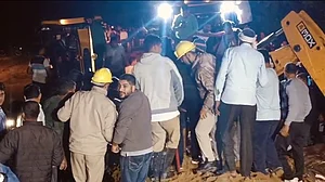 हिमाचल के बिलासपुर में भूस्खलन की चपेट में आई बस, अब तक 18 लोगों की मौत, कई दबे, बचाने की कोशिश जारी