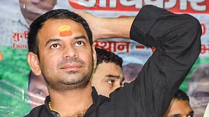 बिहार चुनाव 2025: महुआ से चुनाव लड़ेंगे तेज प्रताप, जेजेडी ने जारी की 21 उम्मीदवारों की पहली लिस्ट, जानें नाम?