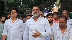 JDU का एक और विधायक बागी, बरबीघा से राजो सिंह के पोते सुदर्शन कुमार ने निर्दलीय दाखिल किया नामांकन
