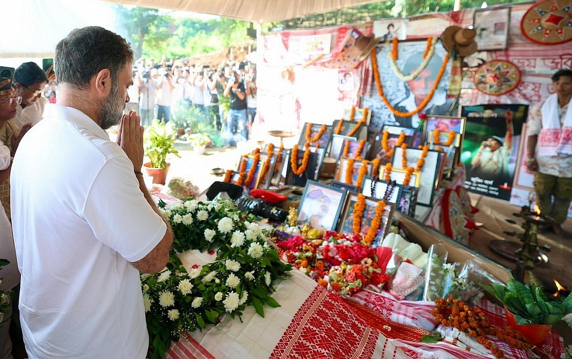 राहुल गांधी ने गुवाहाटी में जुबिन गर्ग को दी श्रद्धांजलि, परिवार से मिले, बोले- जल्द सच्चाई सामने आनी चाहिए