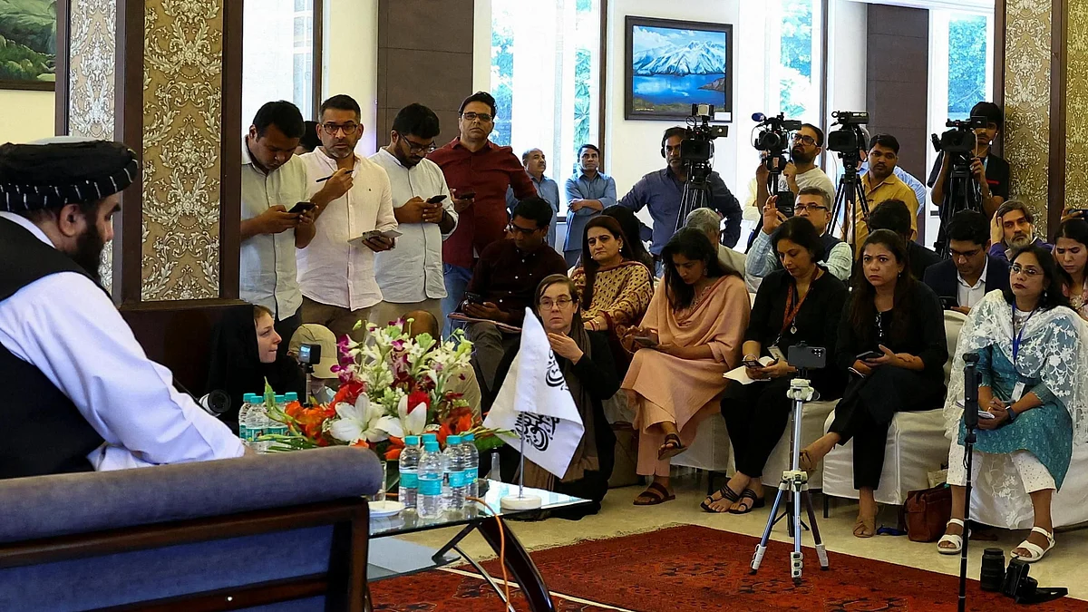 विवाद के बाद दिल्ली में हुई अफगान विदेश मंत्री की दूसरी प्रेस कांफ्रेंस में महिला पत्रकारों के आमंत्रित किया गया था