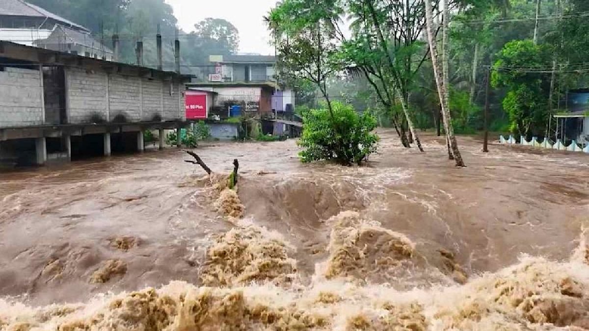 केरल में मूसलाधार बारिश, निचले इलाकों में जलभराव, 6 जिलों में ऑरेंज अलर्ट, जानें कैसे हैं ताजा हालात?