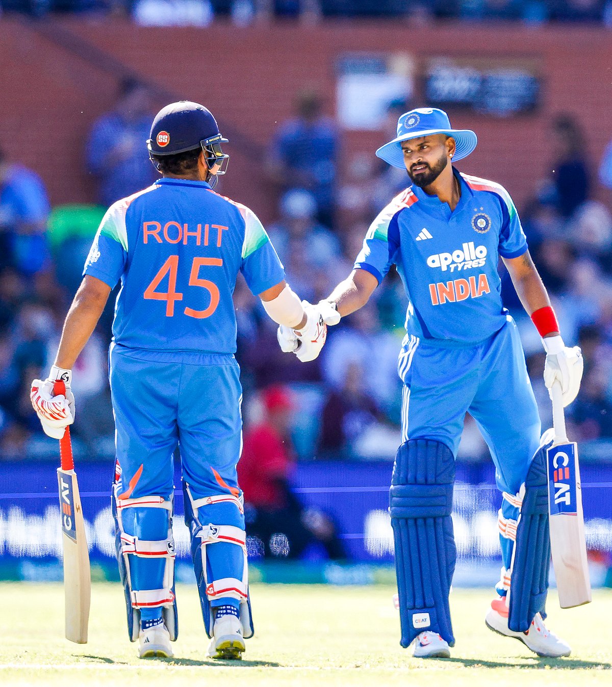 भारत ने ऑस्ट्रेलिया को जीत के लिए 265 रन का दिया टारगेट, रोहित-अय्यर ने जमाए अर्धशतक 