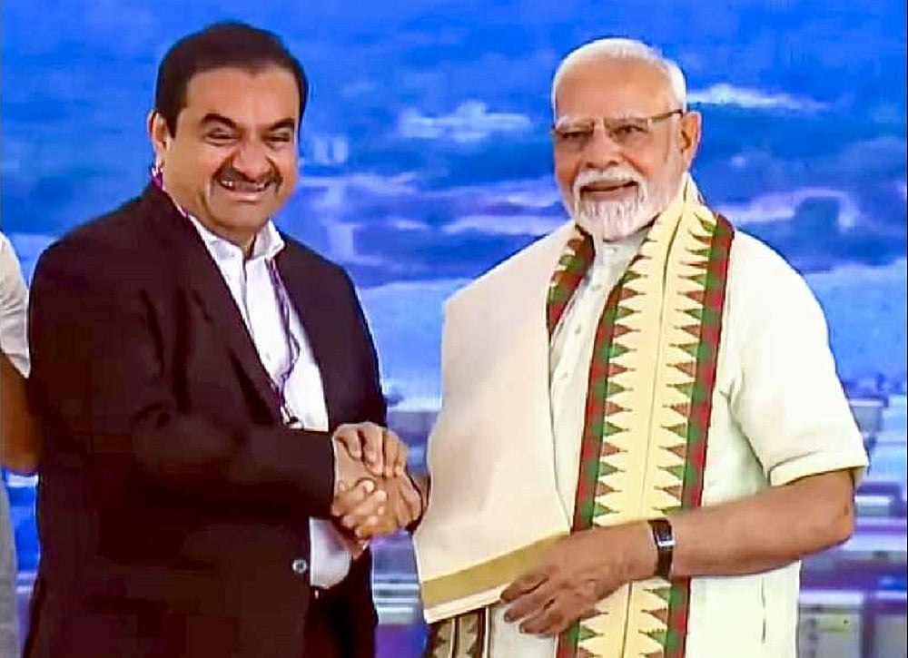 'परम मित्र' की जेब भरने में मशगूल पीएम मोदी, अडानी समूह में LIC के निवेश की पीएसी से जांच होनी चाहिएः कांग्रेस