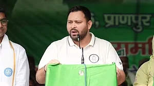 कटिहार में तेजस्वी यादव का बड़ा ऐलान, कहा- सत्ता में आते ही वक्फ कानून को कूड़े में फेंक देंगे