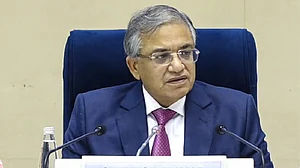 बंगाल चुनाव: EC ने DGP और कोलकाता पुलिस कमिश्नर को हटाया, सिद्ध नाथ गुप्ता को पुलिस की कमान
