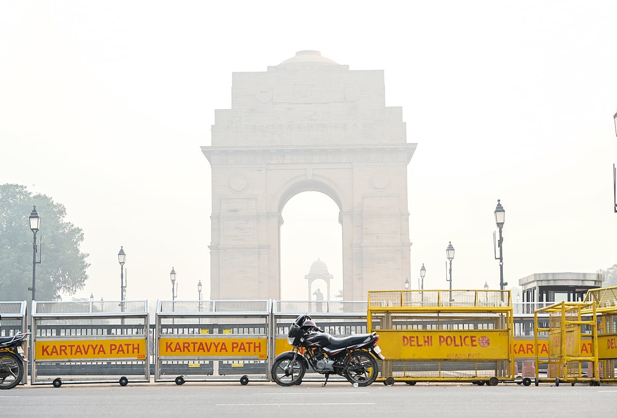 दिल्ली की आबोहवा में सुधार नहीं, कई इलाकों का AQI 400 के करीब; लेटेस्ट रिपोर्ट