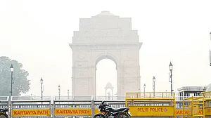 दिल्ली की आबोहवा में सुधार नहीं, कई इलाकों का AQI 400 के करीब; लेटेस्ट रिपोर्ट