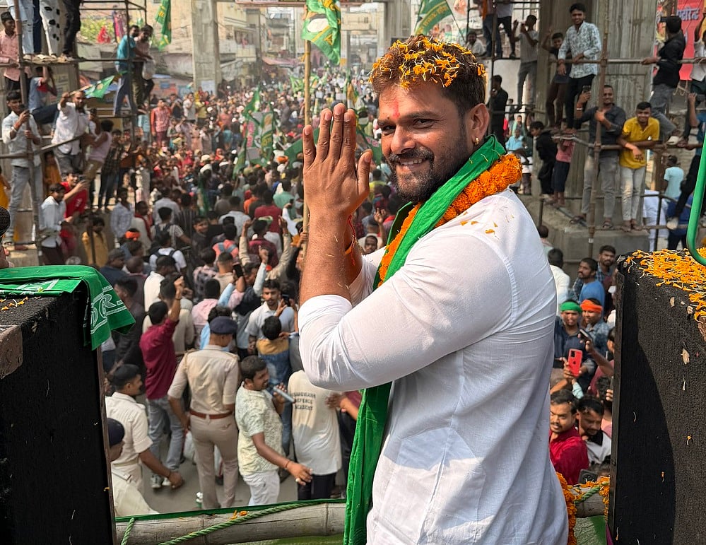 बिहारः खेसारी लाल का BJP-NDA पर तीखा हमला, कहा- विकास पर सवाल करो, तो ये 'मंदिर-मस्जिद' पर ले जाएंगे