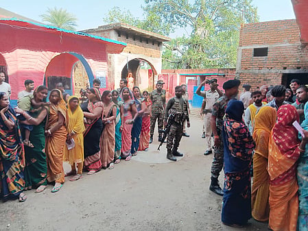 Bihar Phase 1 Election Live: बिहार चुनाव: शाम 5 बजे तक 60.13 प्रतिशत मतदान, मीनापुर विधानसभा में सबसे अधिक वोटिंग