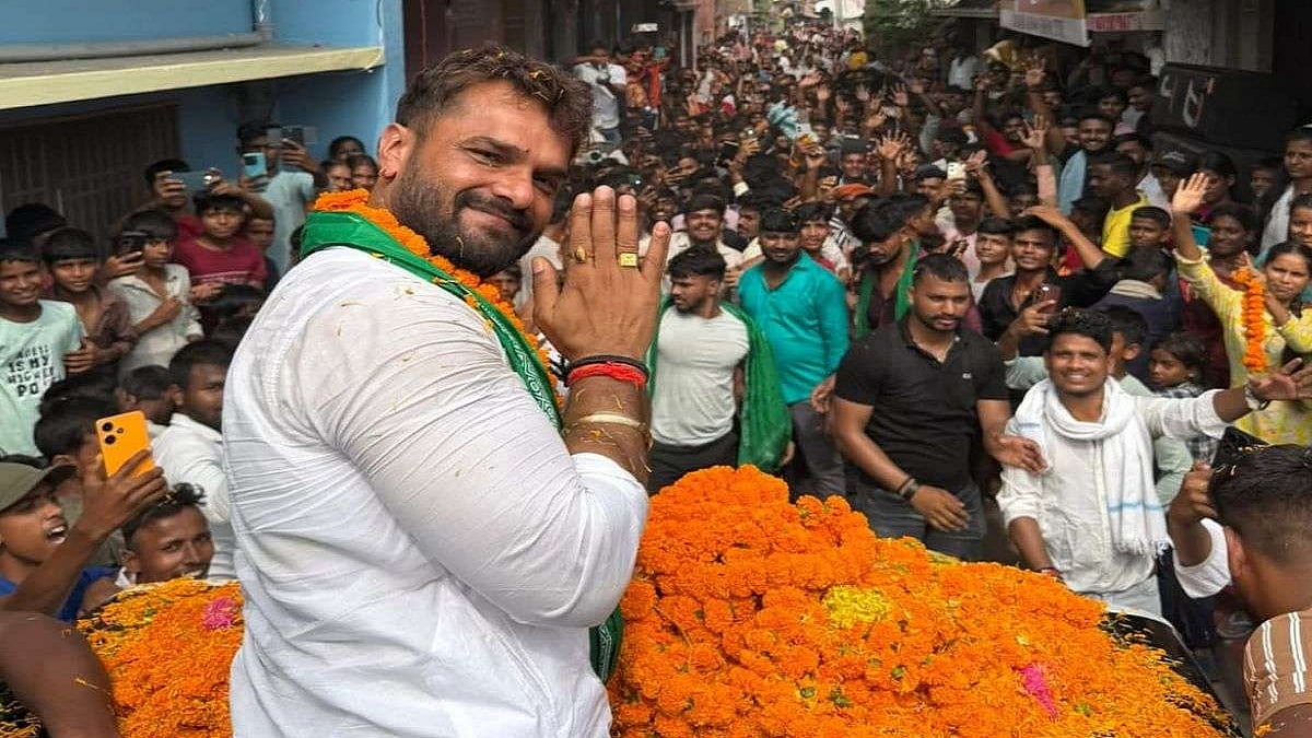 पवन सिंह, मनोज तिवारी और निरहुआ पर बरसे खेसारी