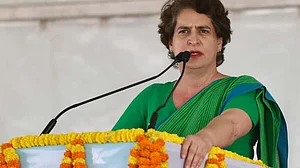 प्रियंका गांधी ने रोजगार और पलायन के मुद्दे पर NDA को घेरा, बोलीं- वोट के लिए 10 हजार रुपये की रिश्वत दे रही सरकार