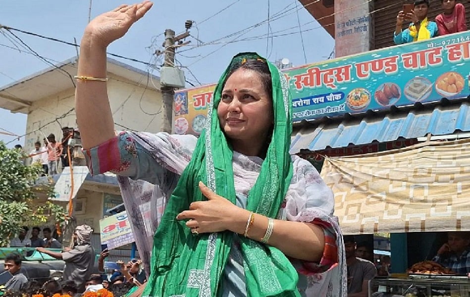 चुनाव नतीजों के बाद लालू की बेटी रोहिणी आचार्य ने राजनीति छोड़ी, परिवार से भी नाता तोड़ने का किया ऐलान