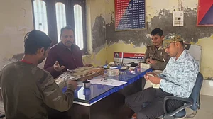 बिहार: जमुई में दुरंतो एक्सप्रेस में बैग खोलते ही RPF और जीआरपी रह गई दंग, गिरफ्तार हुआ यात्री