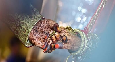 दुनिया की खबरें: पाकिस्तानी शख्स से निकाह करने वाली सरबजीत को लाहौर पुलिस कर रही परेशान और ट्रंप ने H-1B Visa...