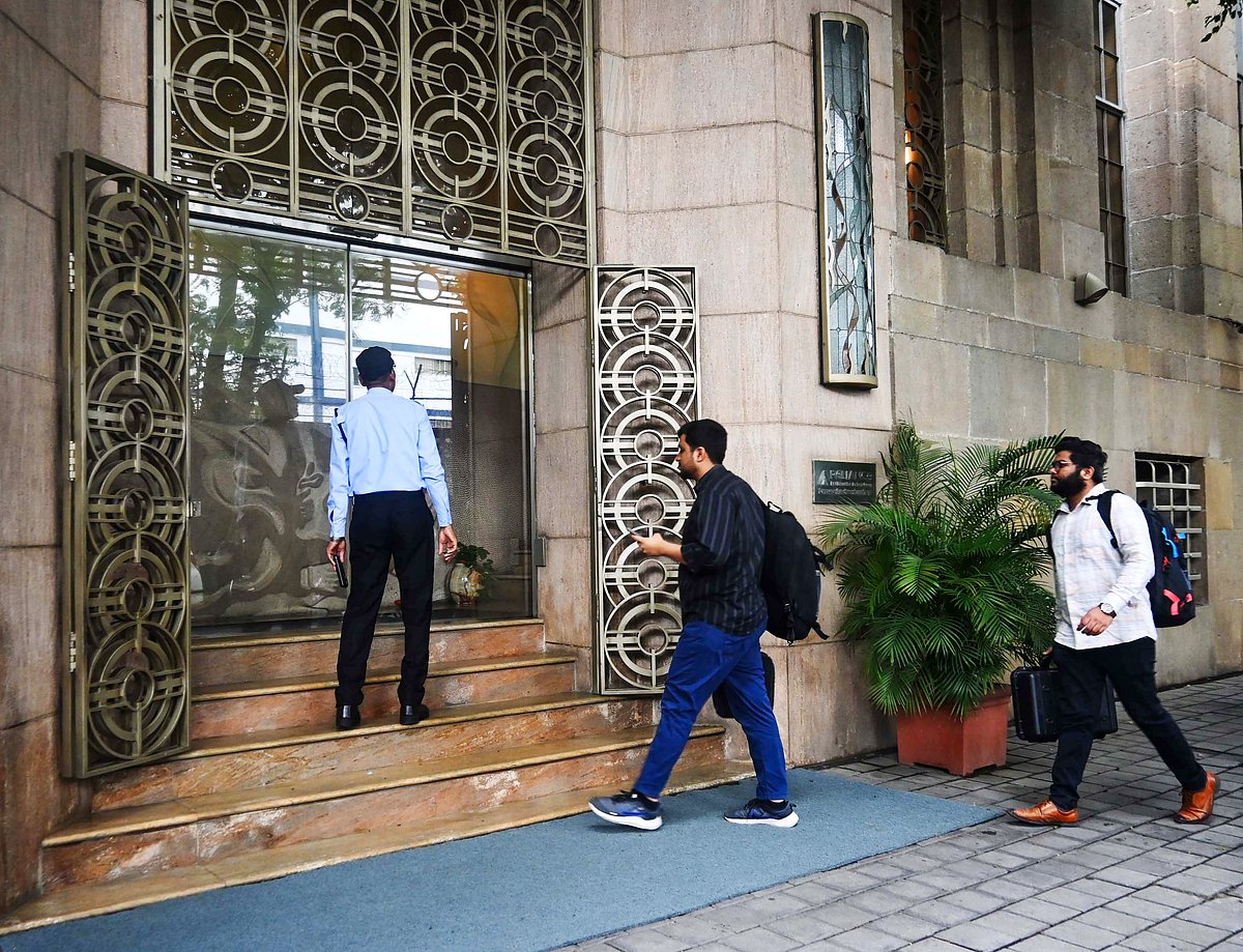 ED की बड़ी कार्रवाई, अनिल धीरुभाई अंबानी ग्रुप की 1,400 करोड़ रुपए की संपत्तियां कीं जब्त 