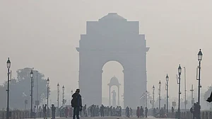 दिल्ली में सरकारी और निजी ऑफिस के 50 फीसदी कर्मचारी घर से करेंगे काम, जानलेवा होते प्रदूषण के कारण फैसला