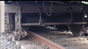झारखंड के दुमका में यात्री ट्रेन के दो डिब्बे पटरी से उतरे, कई लोगों को आई चोटें