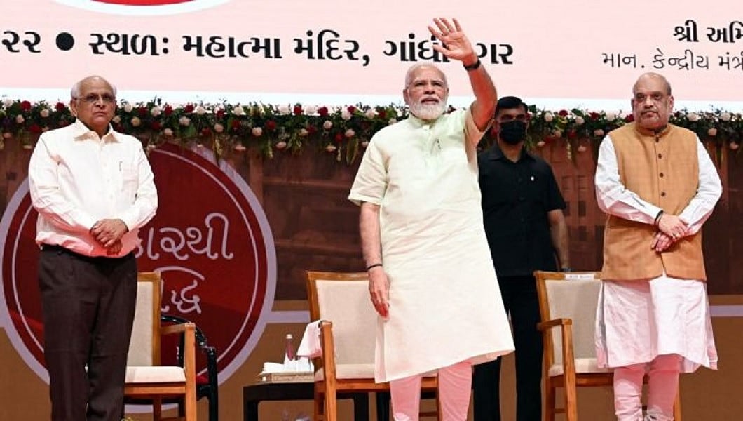 पीएम मोदी और बीजेपी का गुजरात मॉडल झूठ का गुब्बारा, गरीबी, अशिक्षा, भूख समेत कई मानकों पर पिछड़ा राज्य