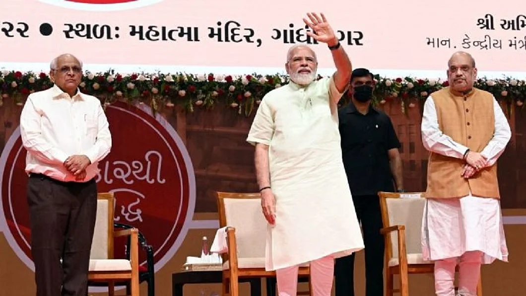 पीएम मोदी और बीजेपी का गुजरात मॉडल झूठ का गुब्बारा, गरीबी, अशिक्षा, भूख समेत कई मानकों पर पिछड़ा राज्य