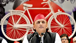 SIR को लेकर विवाद जारी, अखिलेश यादव बोले- ECI और BJP मतदाता सूची से काट रही लोगों के नाम