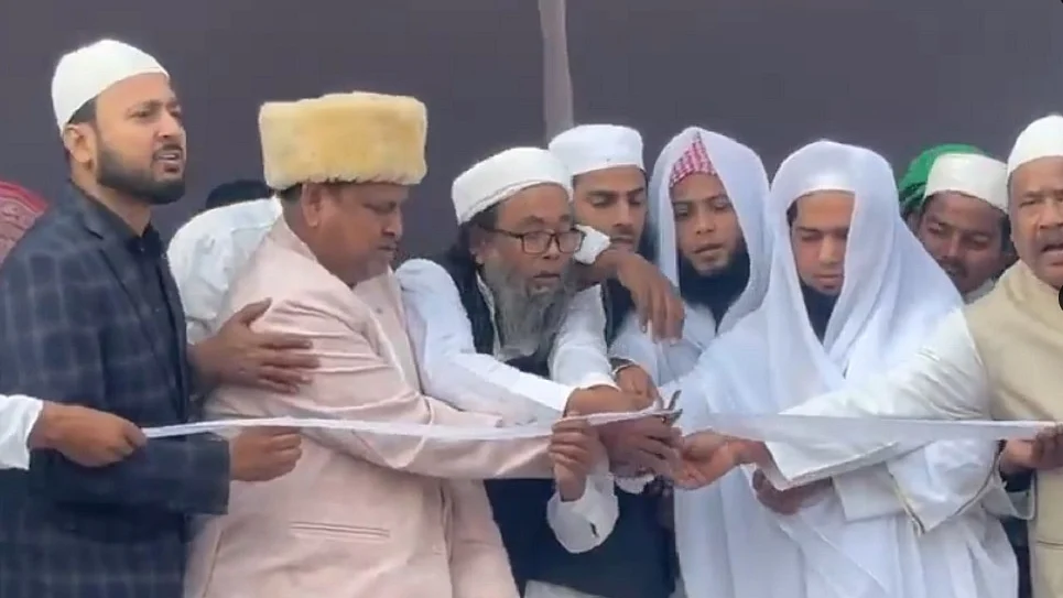 TMC के निलंबित विधायक कबीर ने मुर्शिदाबाद में ‘बाबरी मस्जिद’ की नींव रखी, परिसर में कॉलेज, अस्पताल, होटल भी होगा