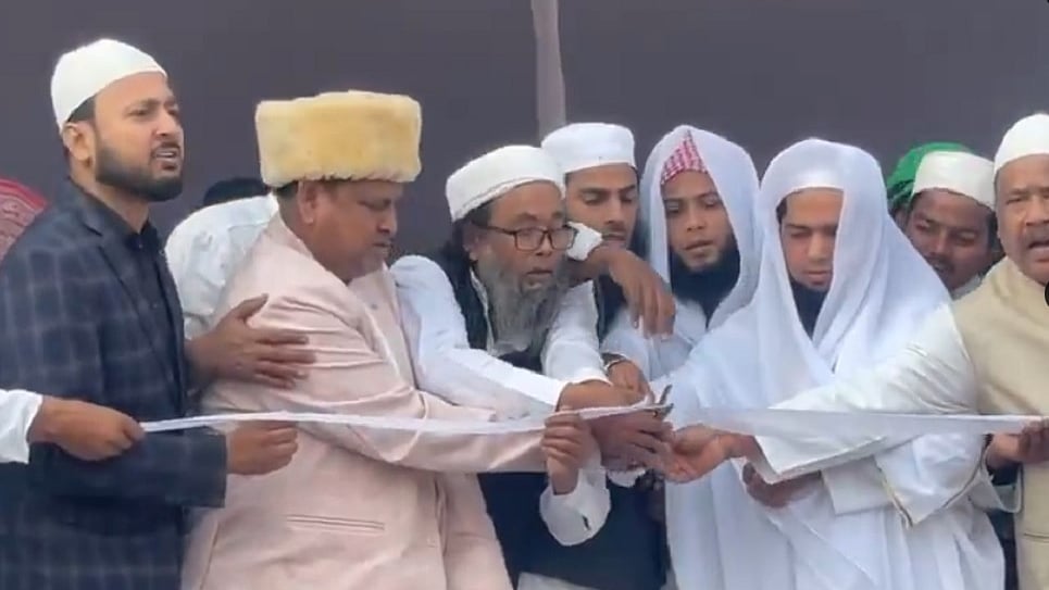 TMC के निलंबित विधायक कबीर ने मुर्शिदाबाद में ‘बाबरी मस्जिद’ की नींव रखी, परिसर में कॉलेज, अस्पताल, होटल भी होगा