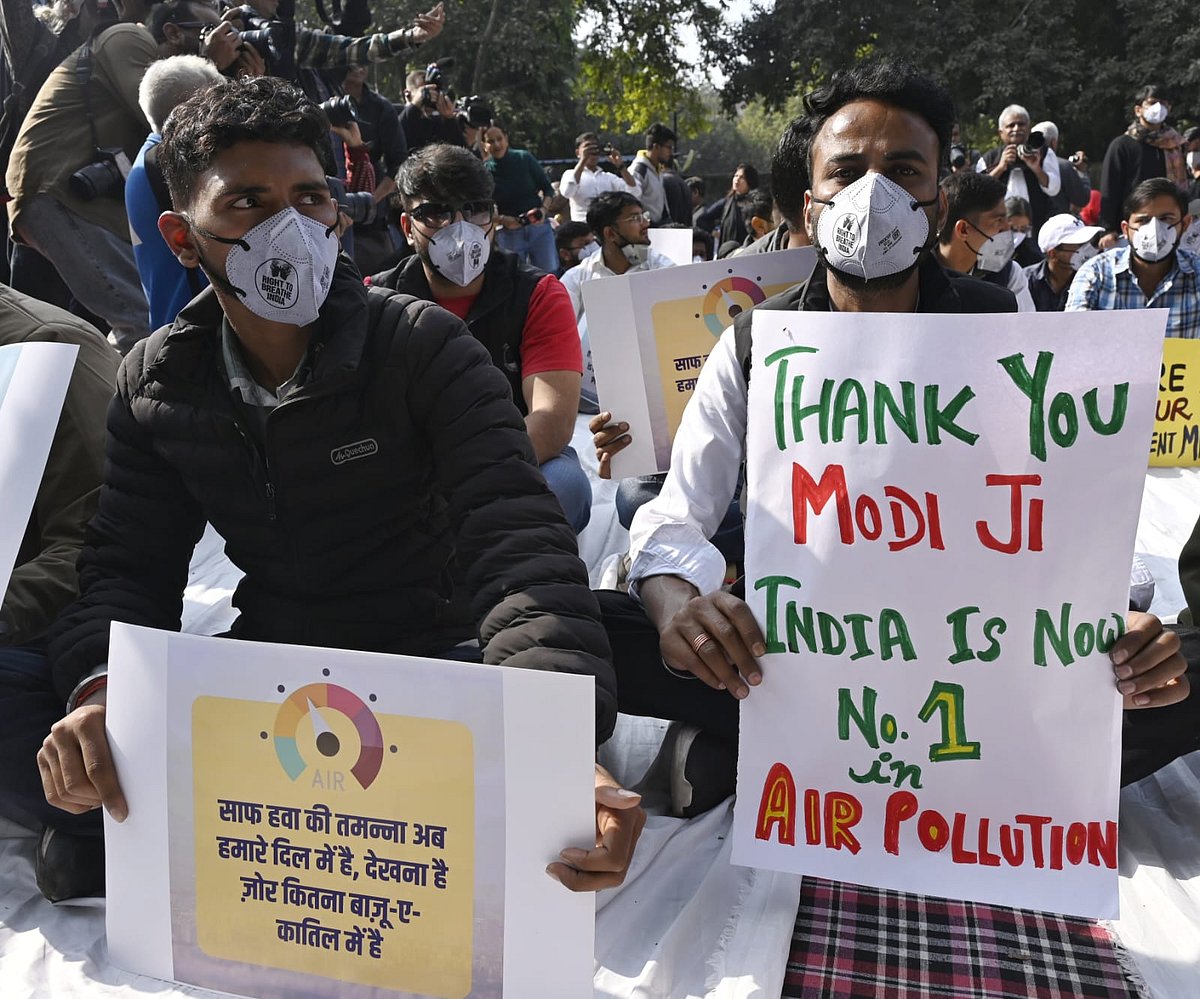 दिल्ली में बढ़ते प्रदूषण को रोकने में सरकारी नाकामी के खिलाफ प्रदर्शन (फोटो - विपिन)