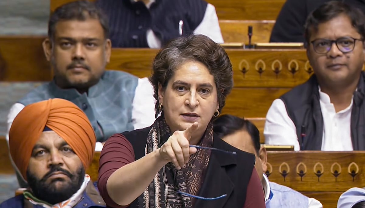 वंदे मातरम् पर संसद में चर्चा: प्रियंका गांधी का BJP पर तंज, 'आप चुनाव के लिए हैं और हम देश के लिए हैं'