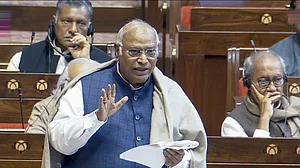 ‘वंदे मातरम’ के पहले दो छंदों के इस्तेमाल का फैसला सिर्फ नेहरू का नहीं था', खड़गे का मोदी सरकार पर हमला