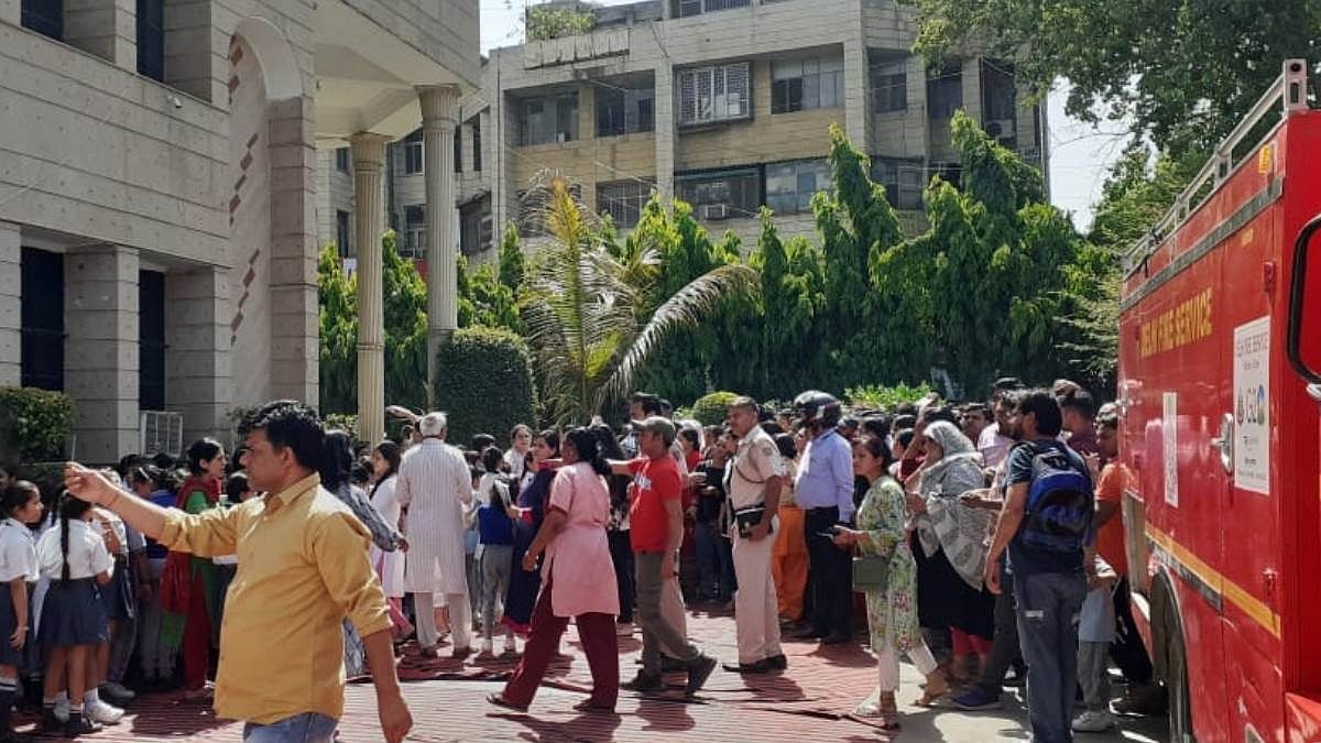 अमृतसर के कई स्कूलों को बम से उड़ाने की धमकियां, छात्रों को सुरक्षित स्थानों पर पहुंचाया गया, मचा हड़कंप