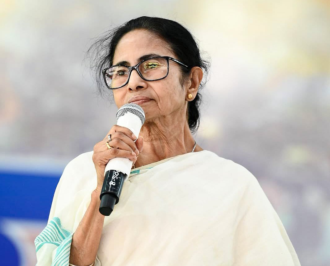 कोलकाता: मेसी को नहीं देख पाए फैंस ने स्टेडियम में की तोड़फोड़, ममता बनर्जी ने मांगी माफी, जांच समिति गठित की