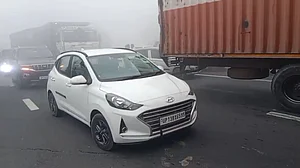UP: एक्सप्रेस-वे और एलिवेटेड रोड पर घटाई गई रफ्तार, घने कोहरे के चलते यातायात पुलिस ने जारी की विशेष निर्देशिका