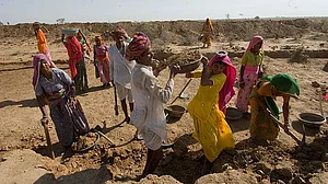 'जी राम जी योजना' के नाम से जाना जाएगा मनरेगा, मजदूरी का भुगतान अब राज्यों को भी करना होगा, जानिए 5 बड़े अंतर