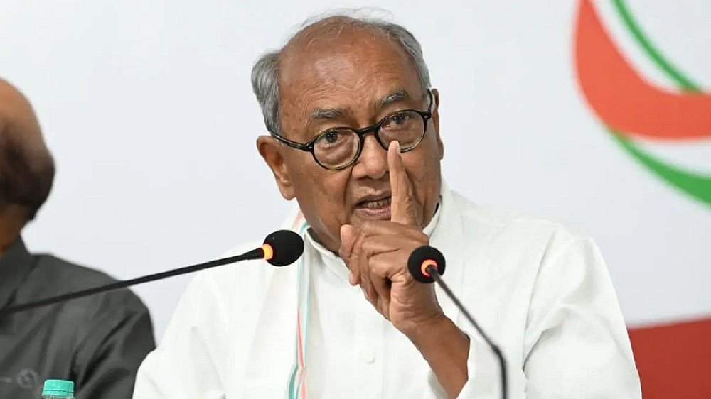 निर्वाचन आयोग पक्षपाती, बीजेपी की जान ईवीएम में बसती है: दिग्विजय सिंह