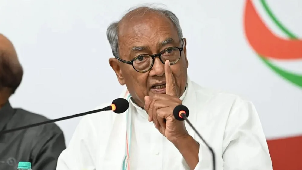 निर्वाचन आयोग पक्षपाती, बीजेपी की जान ईवीएम में बसती है: दिग्विजय सिंह