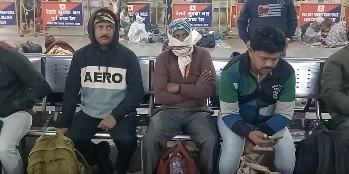 कोहरे से कई ट्रेनें 4 से 10 घंटे तक चल रही लेट, स्टेशन पर ठिठुरते हुए यात्री कर रहे इंतजार